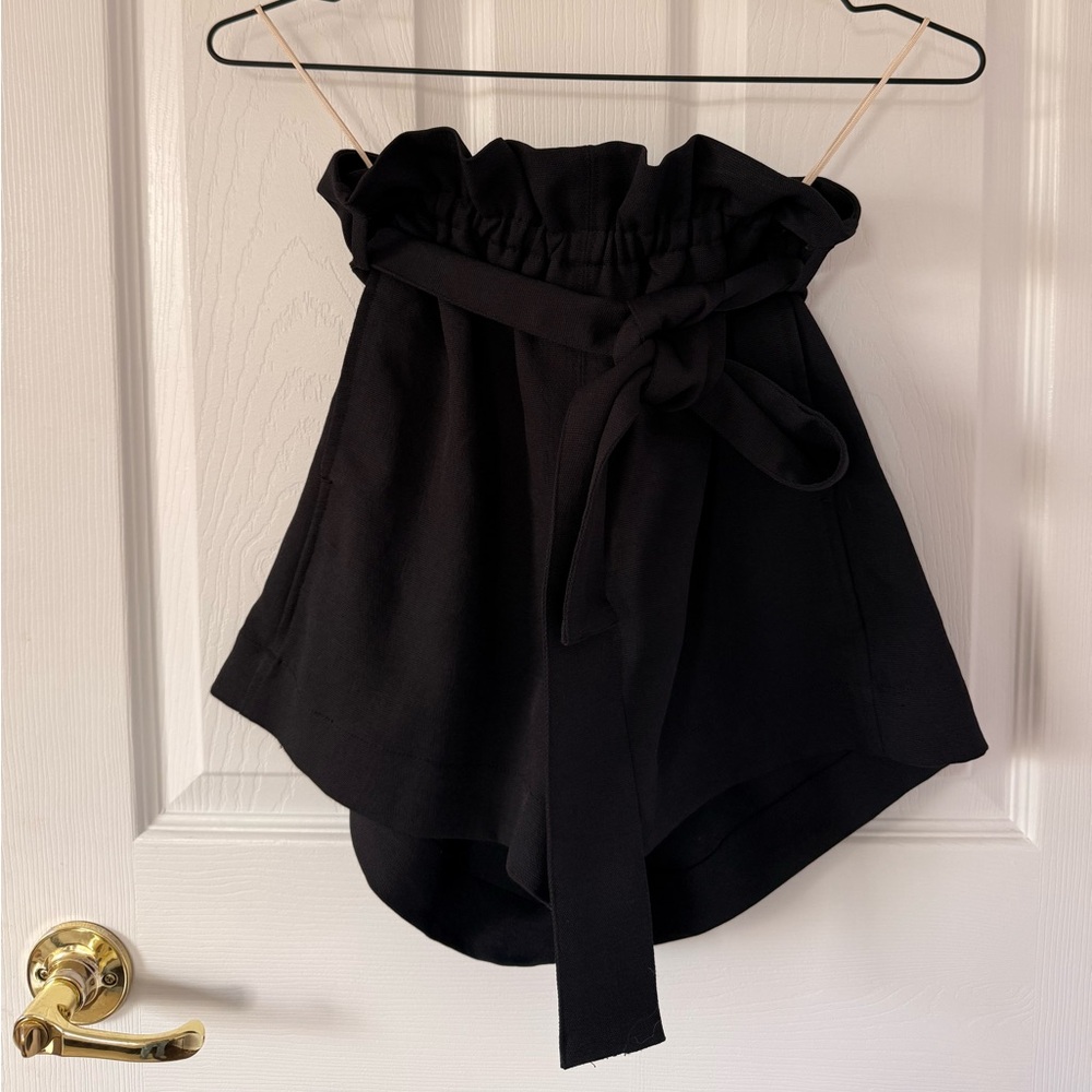 Aritzia Wilfred Black Ruffled Shorts